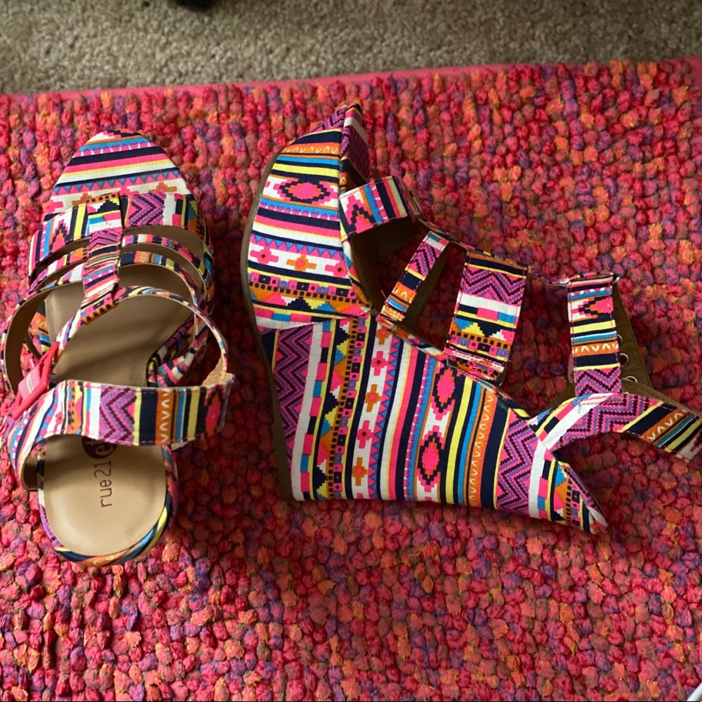 WEDGE HEELS